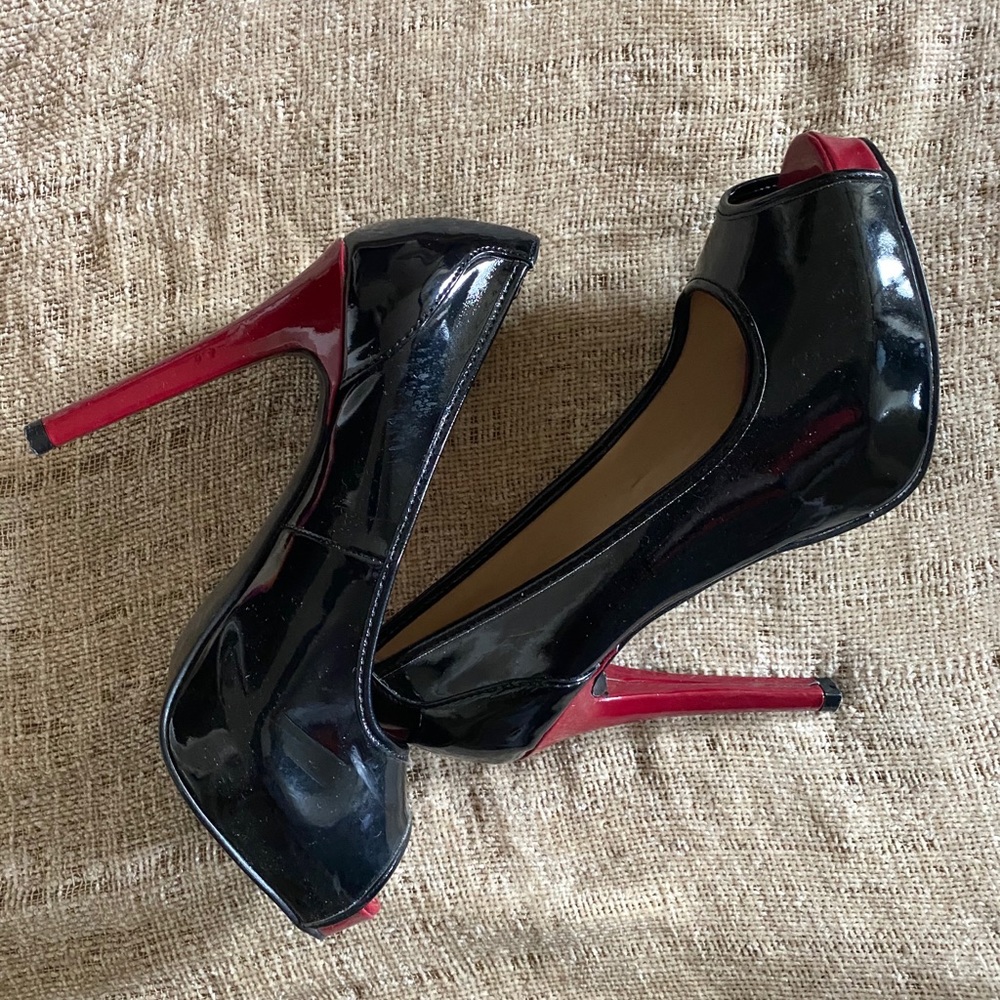 Guess heels red and black